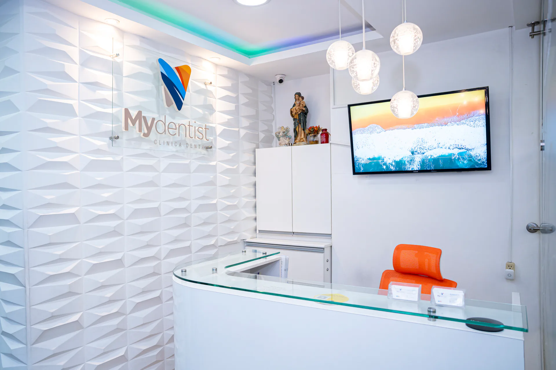 Recepción de la clínica dental Mydentist en Quito
